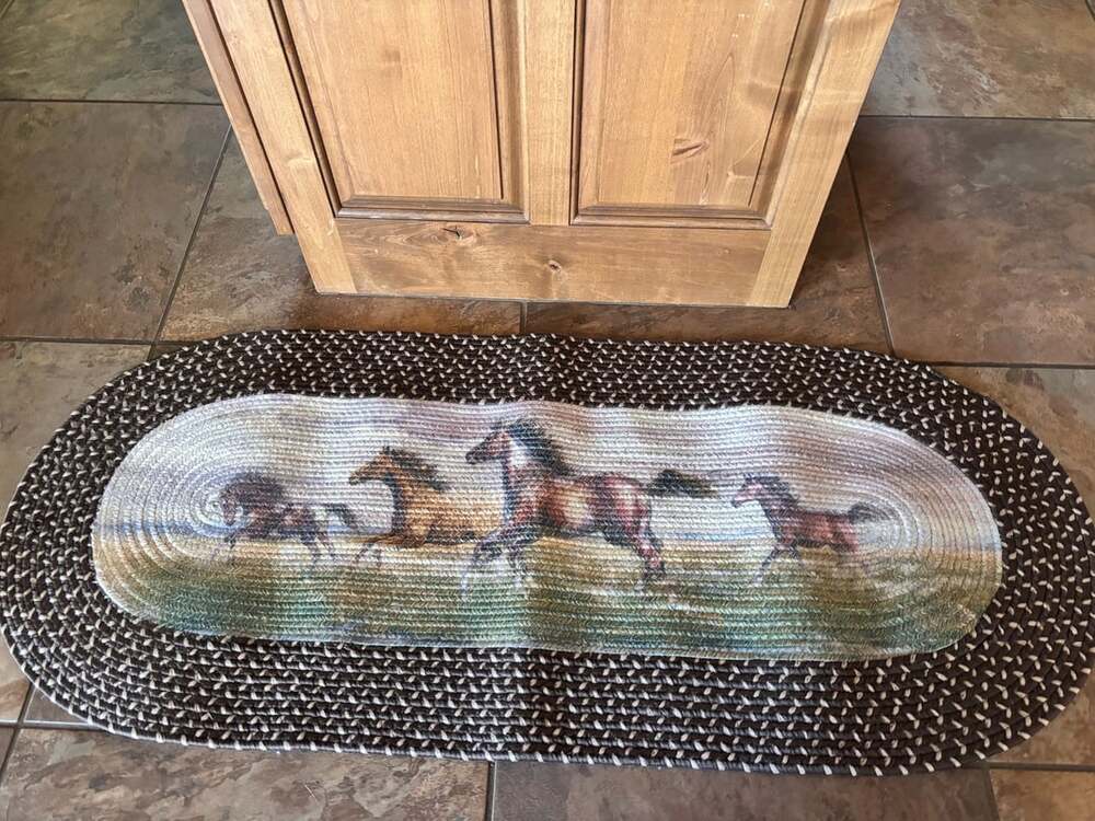 Manual Woodworkers and Weavers Galloping Horses Oval Braided Rug